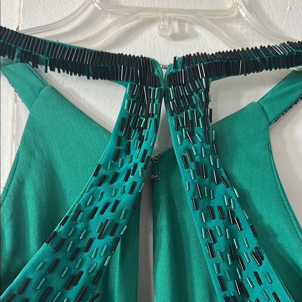 Elegant Green Evening Gown - Picture 7 of 13